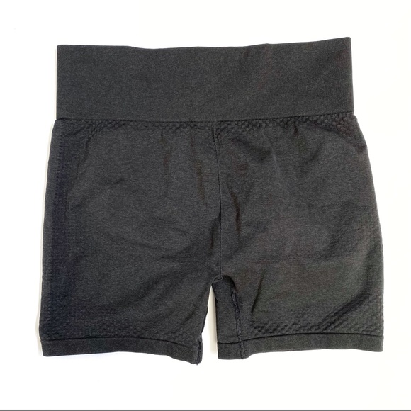 Gymshark solid Black vital seamless high waisted athletic shorts - Picture 4 of 8
